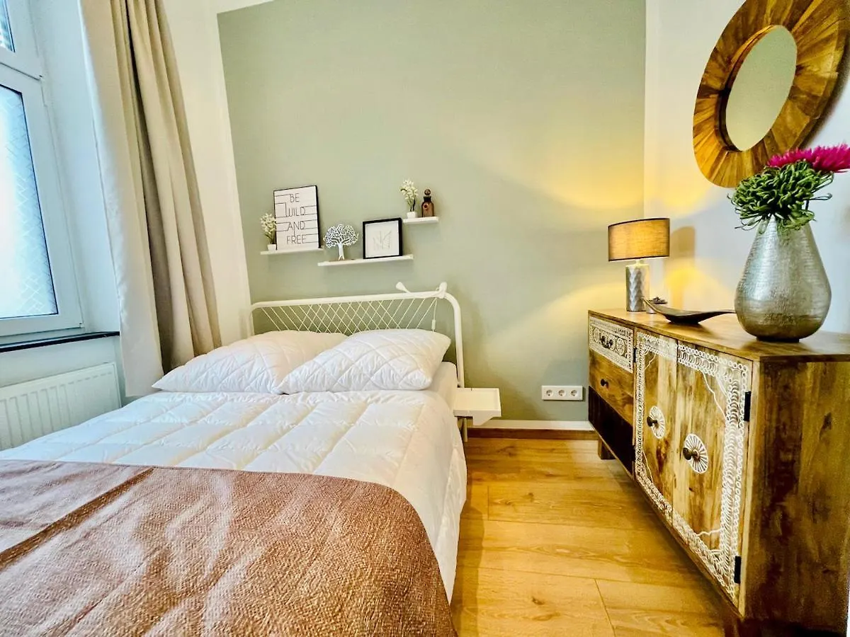 Colorful & Quiet Apartment In Beautiful Viennese Building  Wien
