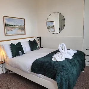 Seaview Ground Floor Flat Fast Wifi & Free Parking Apartment Scarborough