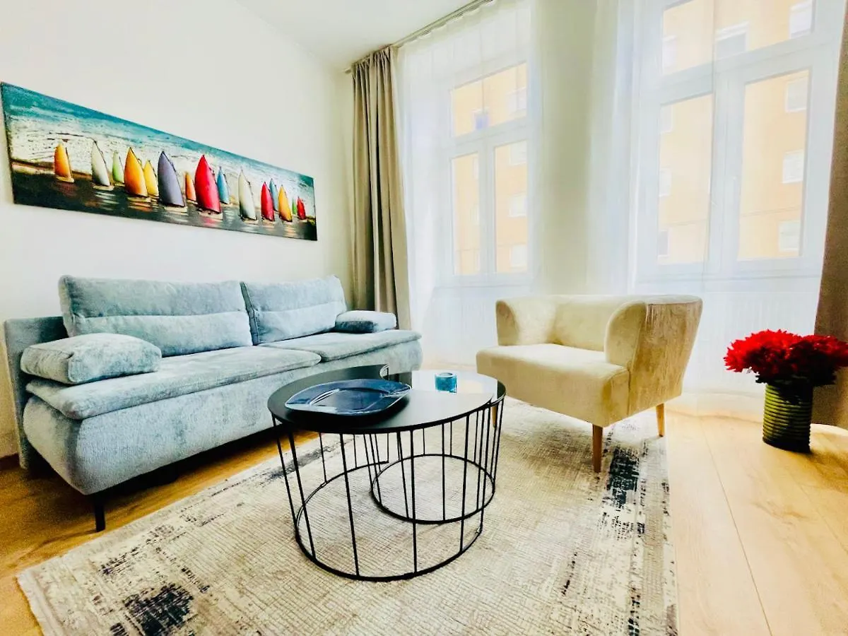 Colorful & Quiet Apartment In Beautiful Viennese Building Austria