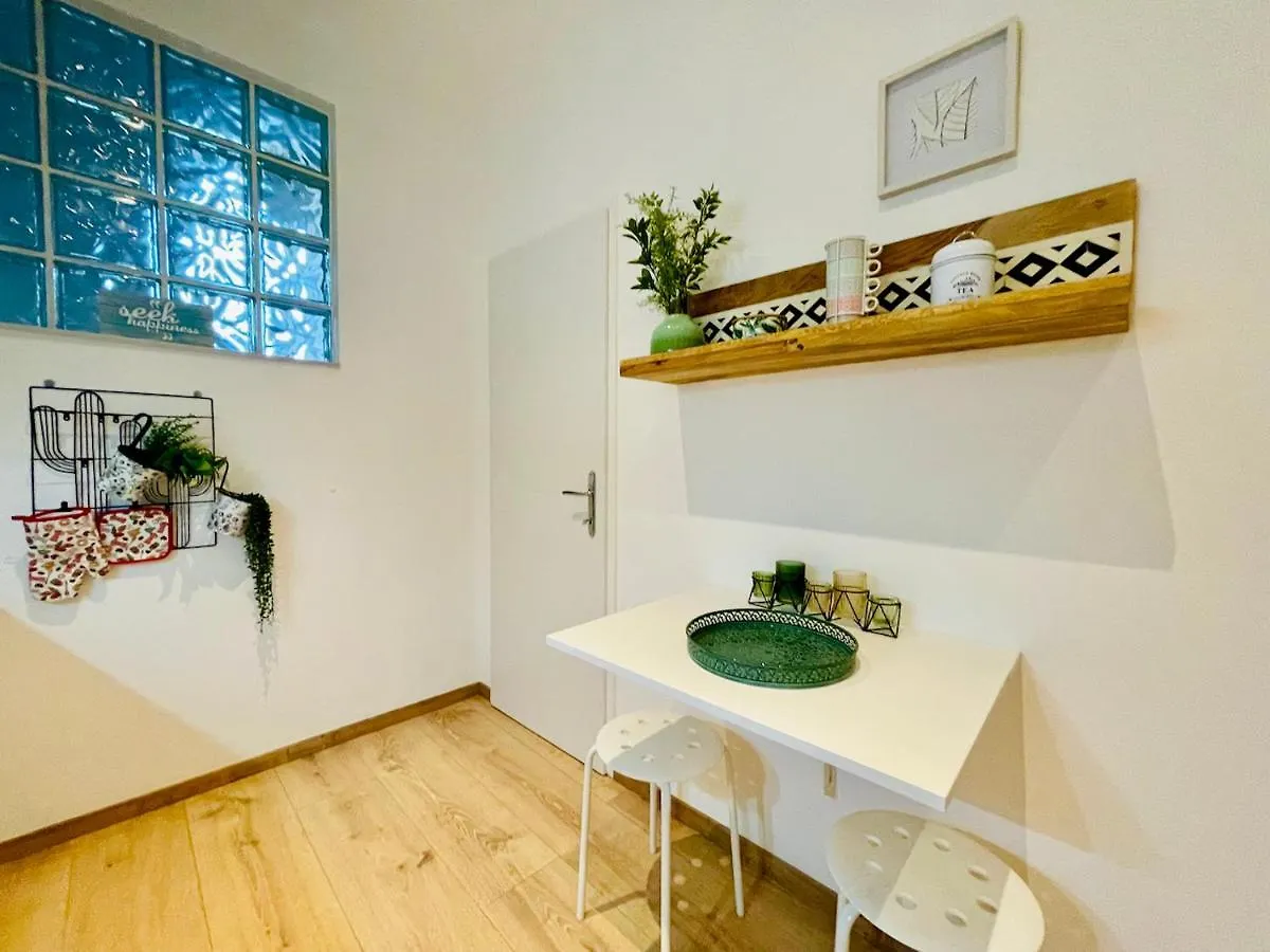 Colorful & Quiet Apartment In Beautiful Viennese Building Vienna