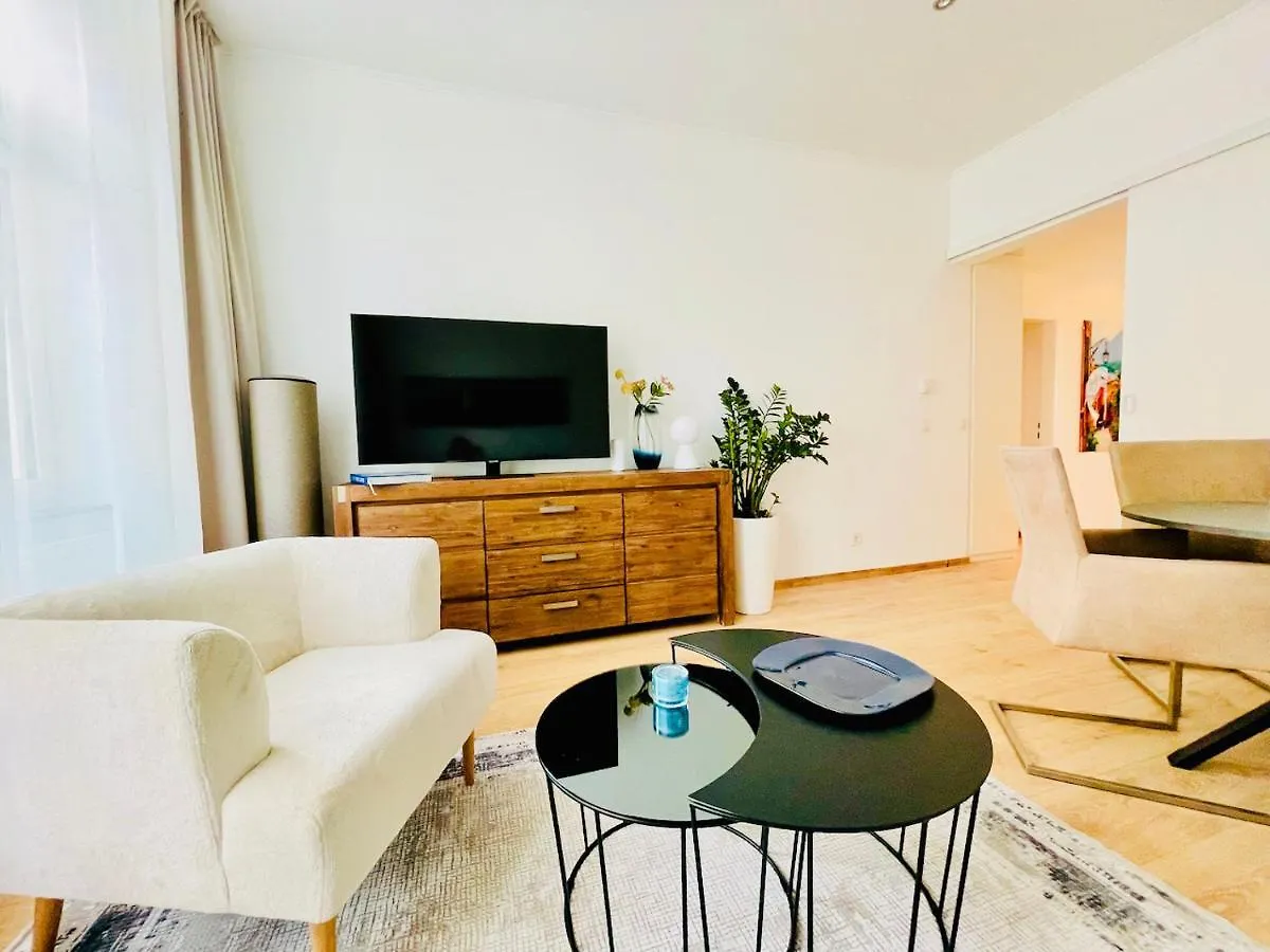 Colorful & Quiet Apartment In Beautiful Viennese Building Austria