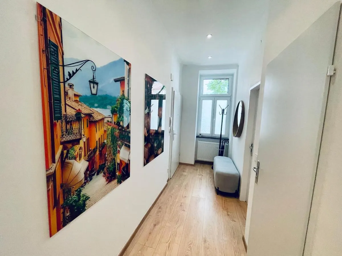 Colorful & Quiet Apartment In Beautiful Viennese Building Austria