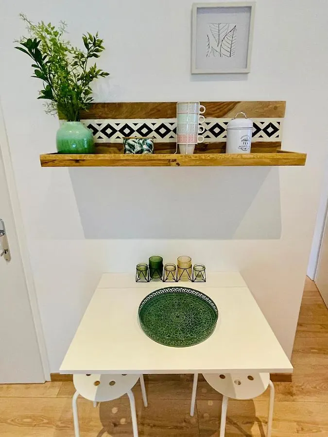 Colorful & Quiet Apartment In Beautiful Viennese Building 0*, Bécs